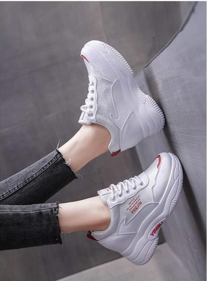 Chunky athletic shoes